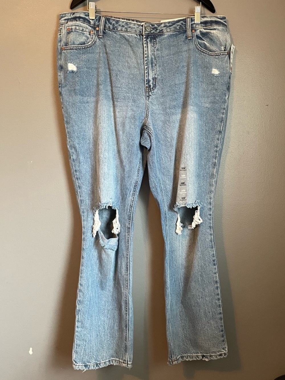 NWT And Now This Sz 16 Women’s Distressed Ultra High Rise Straight Light Jeans!